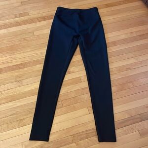Girlfriend Collective black leggings size small inner waistband pockets x3 EUC
